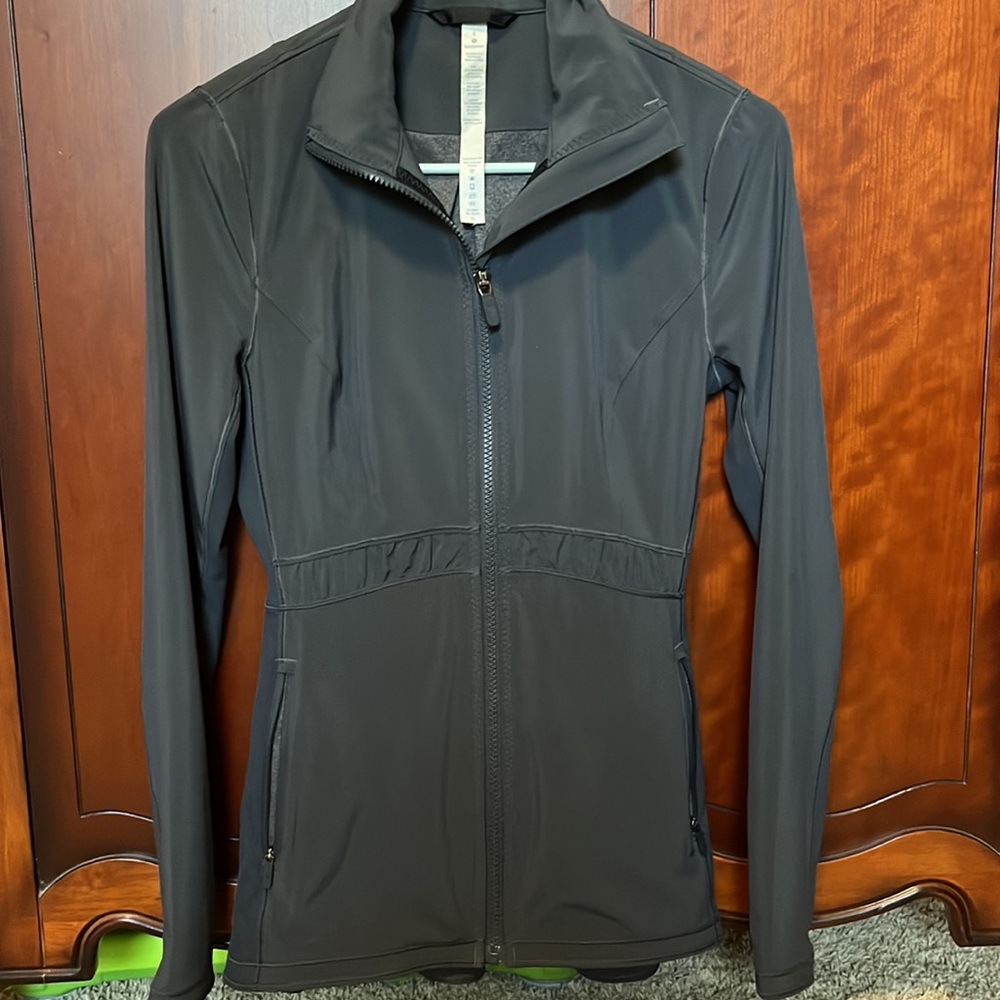 Lululemon size 4 jacket
